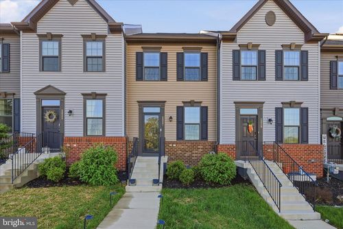 2027 Track Cir, FREDERICKSBURG, VA, 22401-6126 | Card Image
