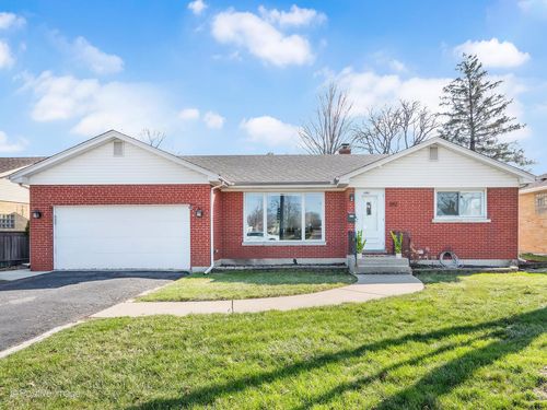 392 E Saint Charles Rd, Elmhurst, IL, 60126-3656 | Card Image