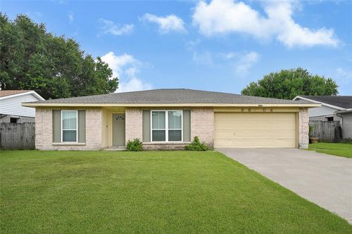 9804 Thrush St, La Porte, TX, 77571-2550 | Card Image