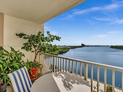 902-300 Bayview Dr, Sunny Isles Beach, FL, 33160-4745 | Card Image