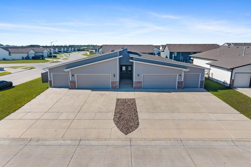 5281 N Toben Ct, Bel Aire, KS, 67226-8839 | Card Image