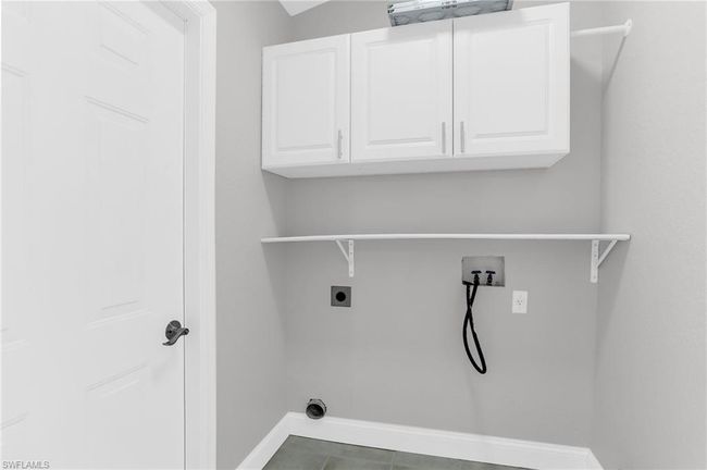 101 - 1660 Royal Cir, Condo with 3 bedrooms, 2 bathrooms and 2 parking in NAPLES FL | Image 27
