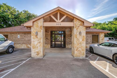 905 Roberts Cut Off Rd, River Oaks, TX, 76114-2825 | Card Image