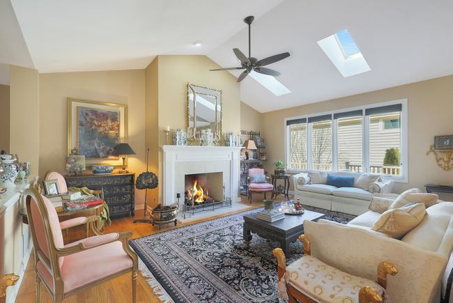 221 Course Dr, House other with 3 bedrooms, 3 bathrooms and 2 parking in Lake In The Hills IL | Image 8