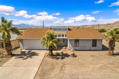 1827 Long Ave, Bullhead City, AZ, 86442-8128 | Card Image