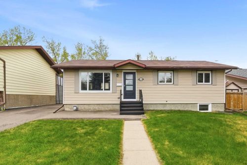 105 Cunningham Cres, Red Deer, AB, T4P2S2 | Card Image