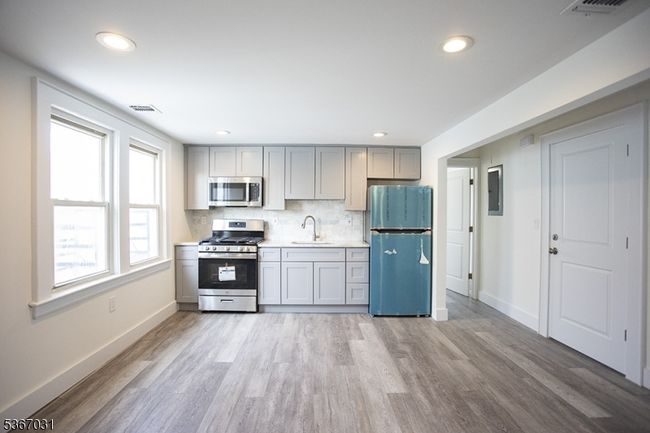 41 Grove St, Home with 1 bedrooms, 1 bathrooms and null parking in Bloomfield NJ | Image 4