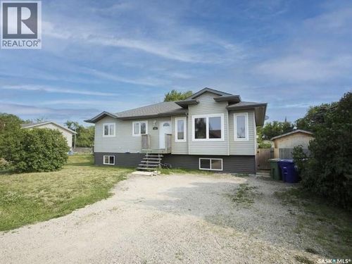 302 3rd St, Dundurn, SK, S0K1K0 | Card Image