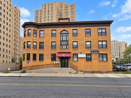 8 Baldwin Ave, Jersey City, NJ, 07304-3154 | Card Image
