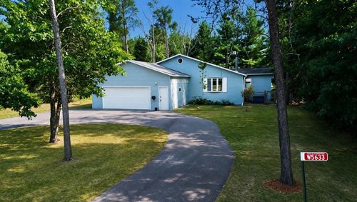 W5633 Deer Park Dr, New Lisbon, WI, 53950-9658 | Card Image