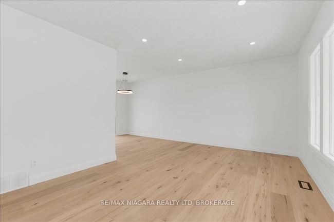 97 King St E, House other with 5 bedrooms, 2 bathrooms and 3 parking in Haldimand ON | Image 5