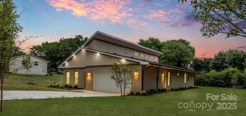 8516 Denbur Dr, Charlotte, NC, 28215-7091 | Card Image