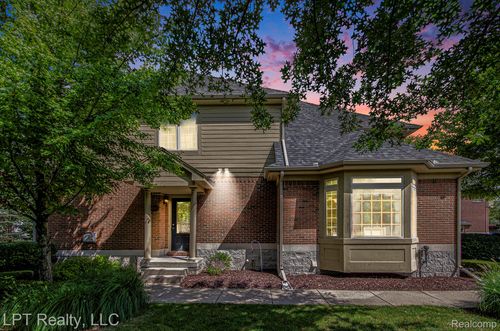53043 Celtic Dr, Shelby Twp, MI, 48315-2135 | Card Image