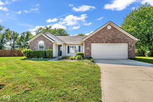 5462 Montavia Cir, Indianapolis, IN, 46239-6818 | Card Image