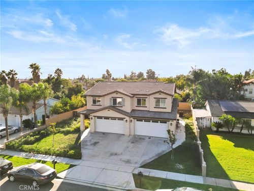 572 N Teakwood Ave, Rialto, CA, 92376-4726 | Card Image