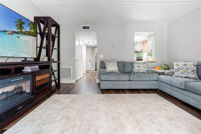 Large Living room / Room for Dining Area. | Image 15