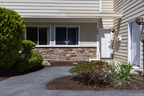 202 Crystal Hill Ln, Poughkeepsie, NY, 12603-6980 | Card Image