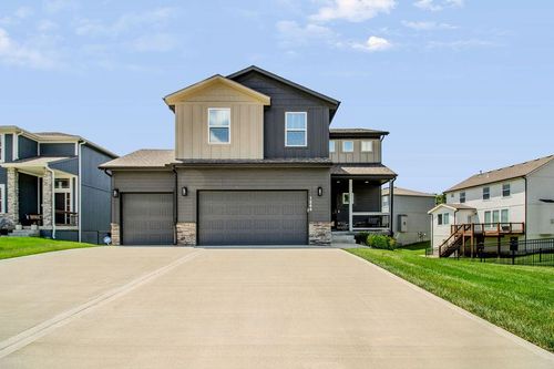 1244 Hillmann Ln, Warrensburg, MO, 64093-7895 | Card Image