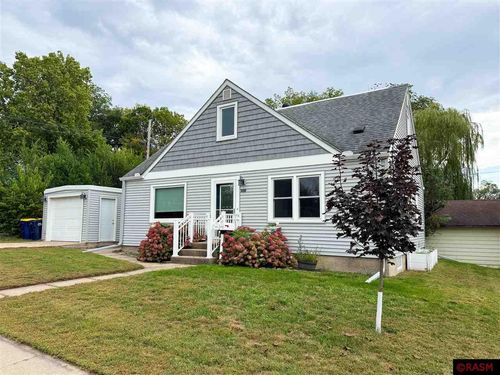 817 5th St S, New Ulm, MN, 56073-3201 | Card Image