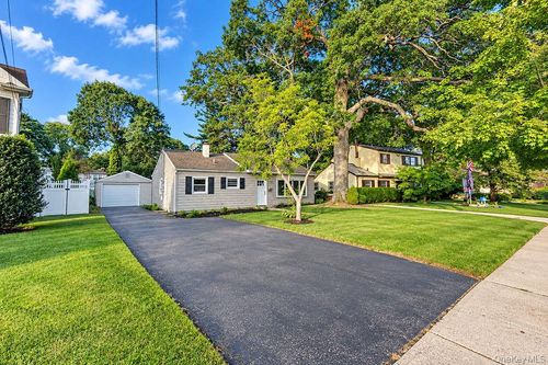 7 Surrey Rd, Massapequa, NY, 11758-5948 | Card Image