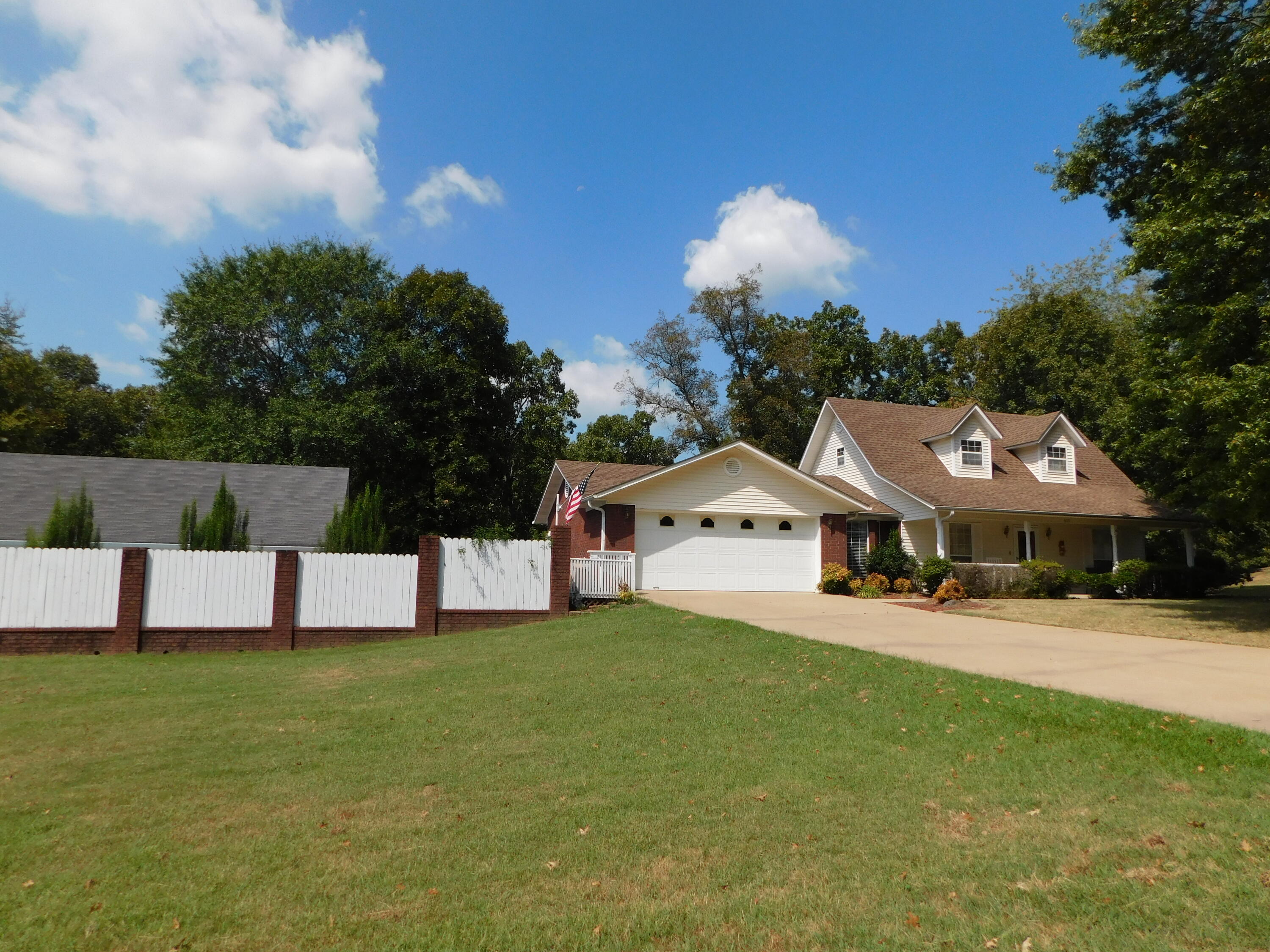 Gloria Ln, Clarksville, AR 72830