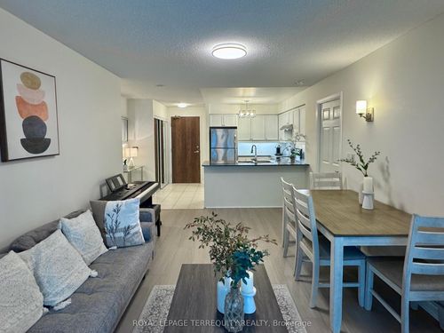 812-185 Oneida Cres, Richmond Hill, ON, L4B0B1 | Card Image