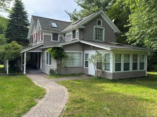 74 S Airmont Rd, Suffern, NY, 10901-7720 | Card Image