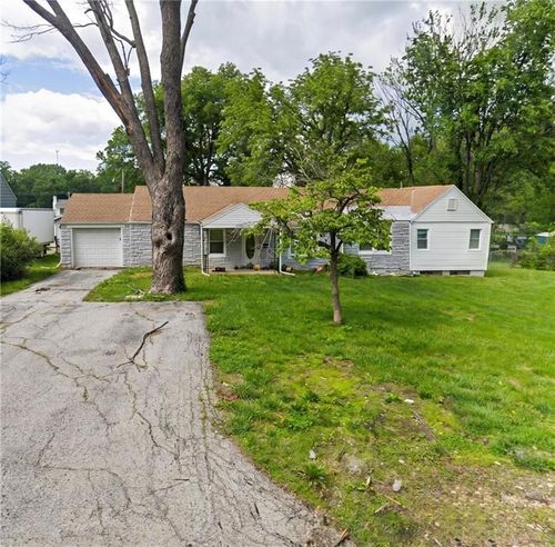 9622 Linwood Blvd, Independence, MO, 64052-1032 | Card Image