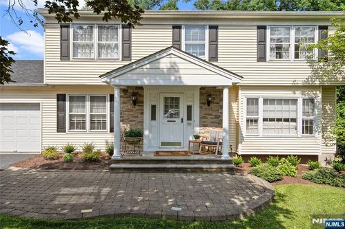 15 Phyllis Ct, Wayne, NJ, 07470-6519 | Card Image