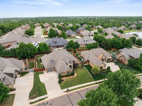 2708 Cattle Dr, Edmond, OK, 73034-9595 | Card Image
