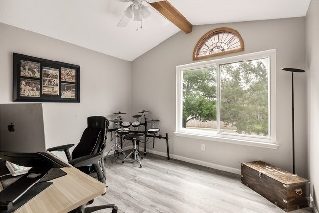 Guest room upstairs | Image 23