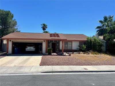 5028 Meadow Grove Court, House other with 3 bedrooms, 2 bathrooms and null parking in Las Vegas NV | Image 1