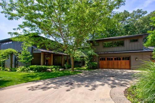 3192 Beach Trail Dr, Saugatuck, MI, 49453-8416 | Card Image