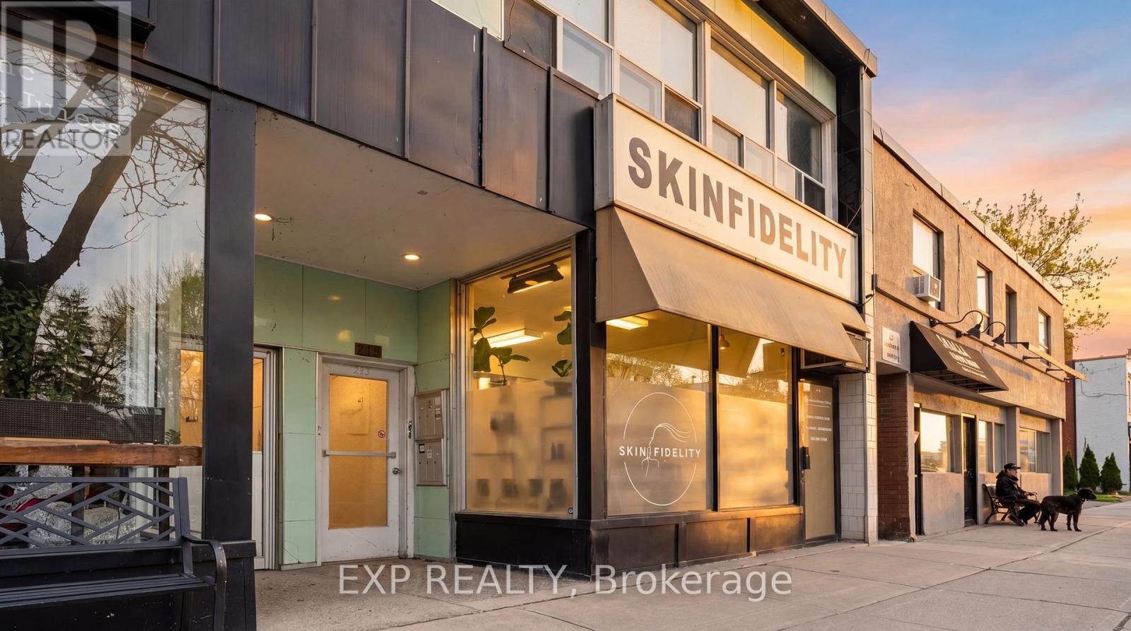 Commercial Lease in Mississauga (Port Credit) 3