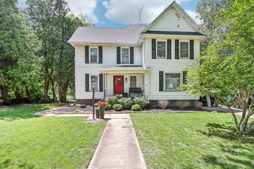 221 Sycamore St, Hinckley, IL, 60520-9437 | Card Image