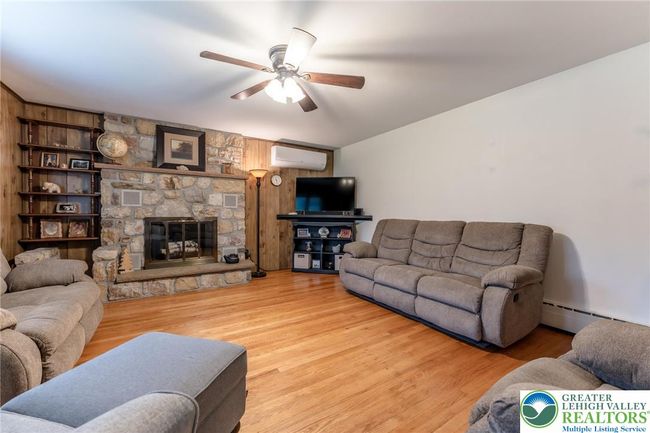 Living Room, Hardwood Flooring, Fireplace | Image 15