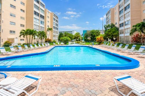 507-301 Ne 14th Ave, Hallandale Beach, FL, 33009-7437 | Card Image