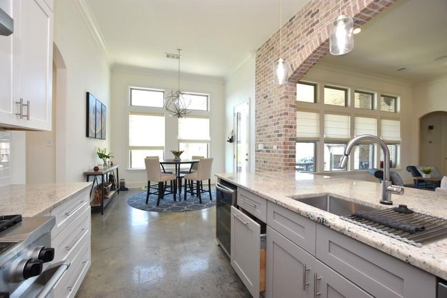 Kitchen/breakfast area | Image 14