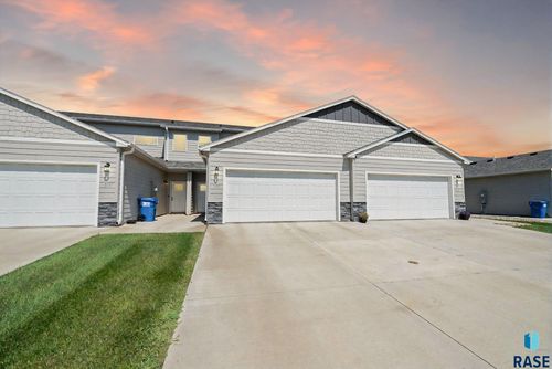 8133 E Tencate Pl, Sioux Falls, SD, 57110-6483 | Card Image