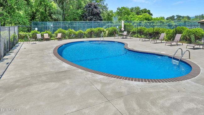 424 N Hemlock Ln, Condo with 3 bedrooms, 3 bathrooms and 2 parking in Williamstown MA | Image 37