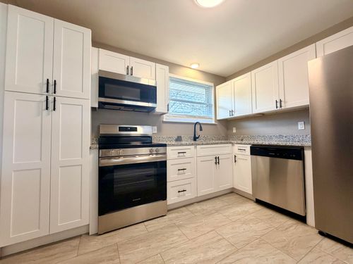 71 Elaine Cir, Fort Oglethorpe, GA, 30742-3860 | Card Image