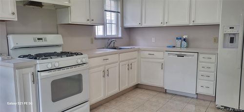 b-76 Ashwood Road, North Hempstead, NY, 11050 | Card Image