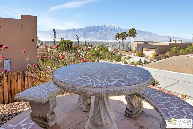 Sitting Area with Views | Image 16