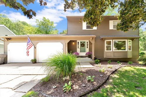486 Edgeworthe Dr, Ada, MI, 49301-7809 | Card Image