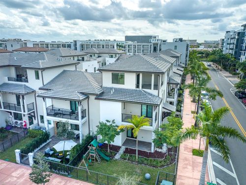 8364 Nw 43rd St, Doral, FL, 33166-5894 | Card Image