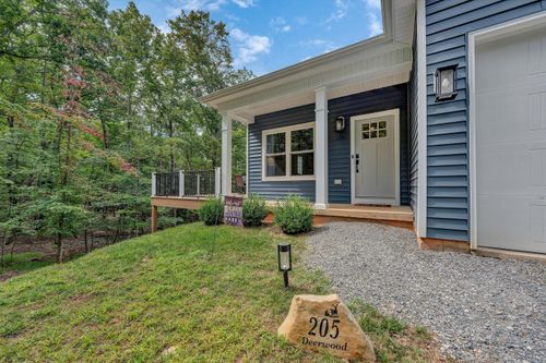 205 Deerwood Dr, Huddleston, VA, 24104-3311 | Card Image