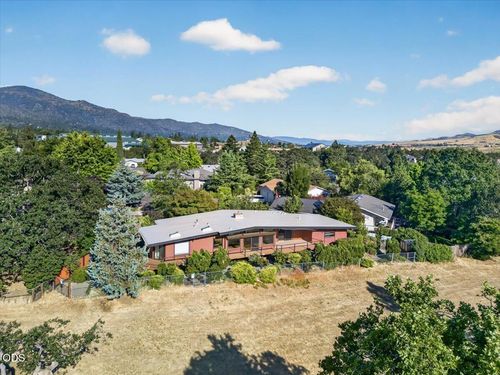 738 Fairway Ct, Ashland, OR, 97520-1435 | Card Image