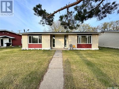 233 Moore St, Home with 2 bedrooms, 2 bathrooms and null parking in Foam Lake SK | Image 1