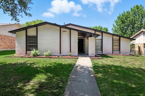 2801 Ashglen Dr, Garland, TX, 75043-6004 | Card Image