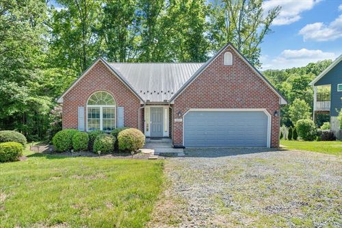 200 Inlet Dr, Wirtz, VA, 24184-2131 | Card Image